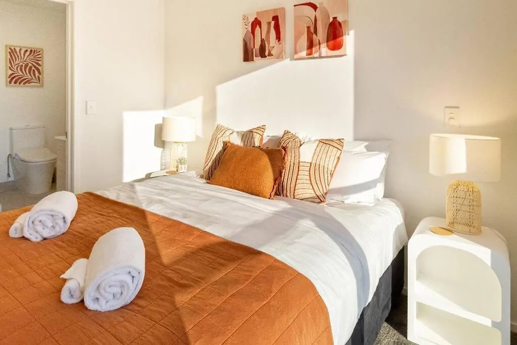 Apartment 3 Minutes Walk To Riverside Market 4Bed4Bath Christchurch